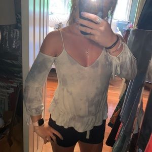 Open shoulder long sleeve top!!